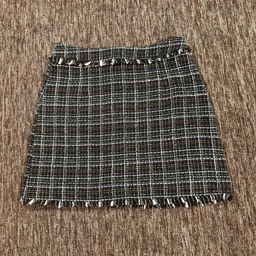 Everyday Chic Boutique Tweed Frayed Hem Black and White Old Money Mini Skirt Med - Picture 2 of 7